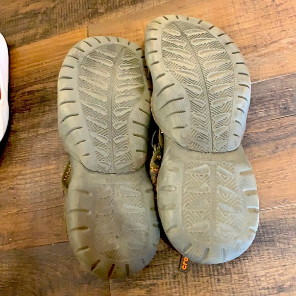 Camo Men’s Crocs Sandles 11m lightly worn - Picture 2 of 2